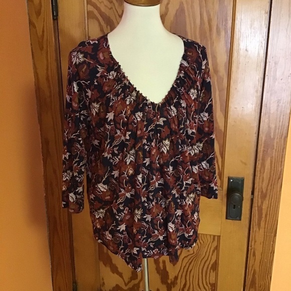 Lucky Floral boho V neck top - Picture 11 of 12